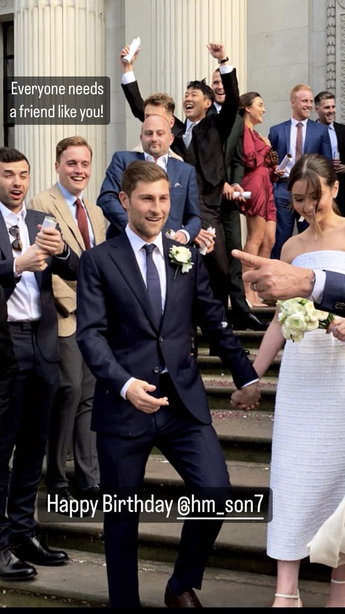 Lilywhite_Rose's tweet photo. Great picture from Ben Davies wedding. Look at @Sonny7 🎉 https://t.co/FKAR1pOZG2