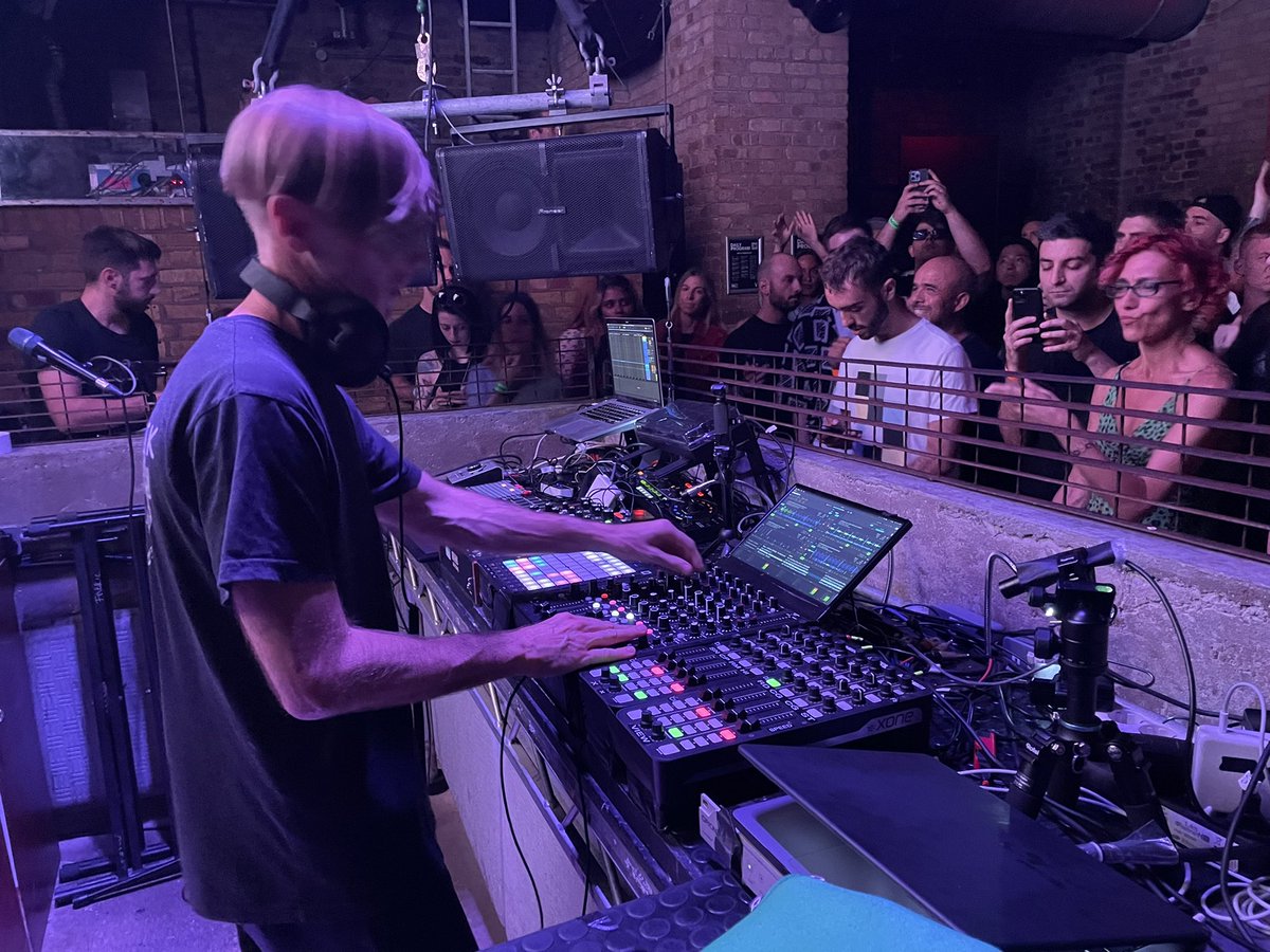 _Fan3_'s tweet image. Watching the legend @richiehawtin create last night was amazing. Thank you @pixelynx_io @JustJsut and @prooofofpeople