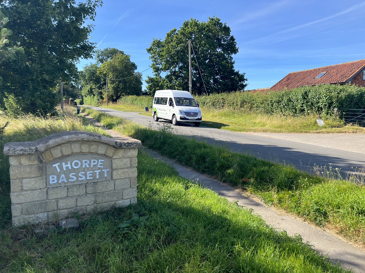 #Ryedalerover leaving #ThorpeBassett on route to #Helmsley. #bluezone #redzone crossover for #ondemandtransport #Ryedale. Happy #marketday. #communitytransport #NorthYorkshire #Rillington