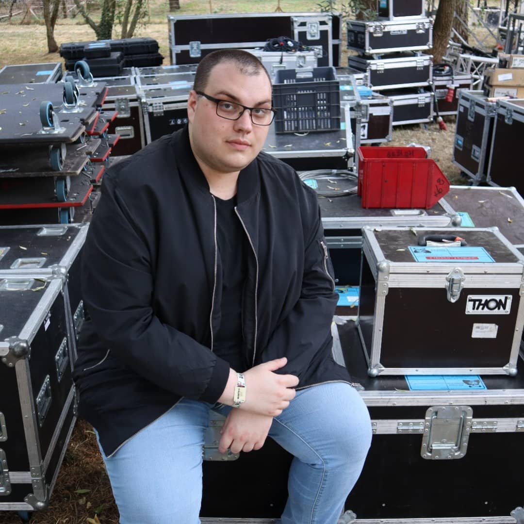 103radio's tweet photo. Bon anniversaire à notre dj résident @DJ_jeremyLB 🎂🥂 #jeremyLB #jeremylbxarlkin #france #birthday #happybirthday #birthdaycake #dj #mix #music #french #frenchdj #103radio #103klubb #djresident #31ans https://t.co/7sNNvw1khH