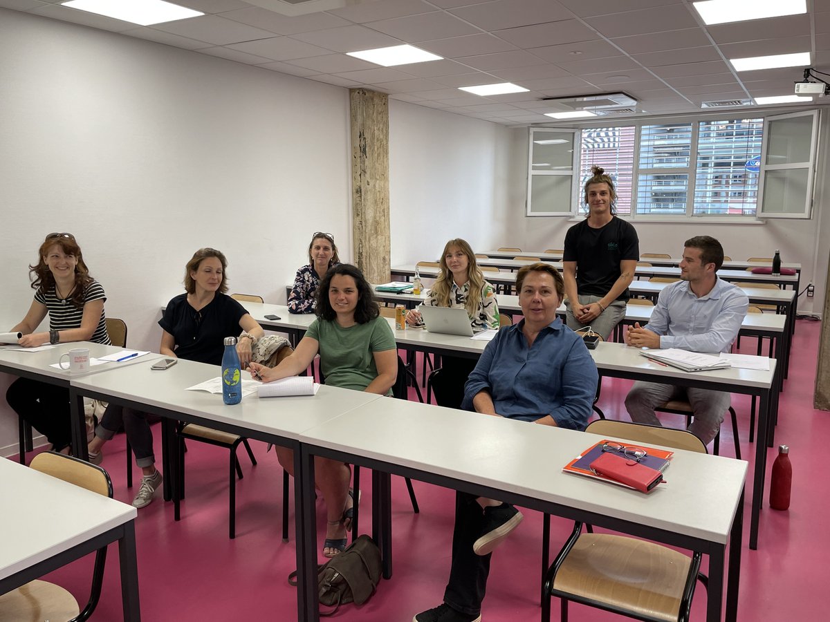 Nos étudiants en 5ème année à l'école Green Management School ont aussi passé leur soutenance ! 
Très fier d'accueillir cette école sur notre campus, on leur souhaite de réussir tout ce qu'ils entreprendront pour changer les entreprises, et le monde 🍀