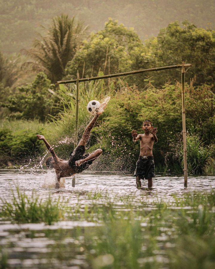 AligumaFound's tweet photo. Football is art 😍

#football #slumsoccer

https://t.co/etqTJ126Pw https://t.co/OfnnjSfz82