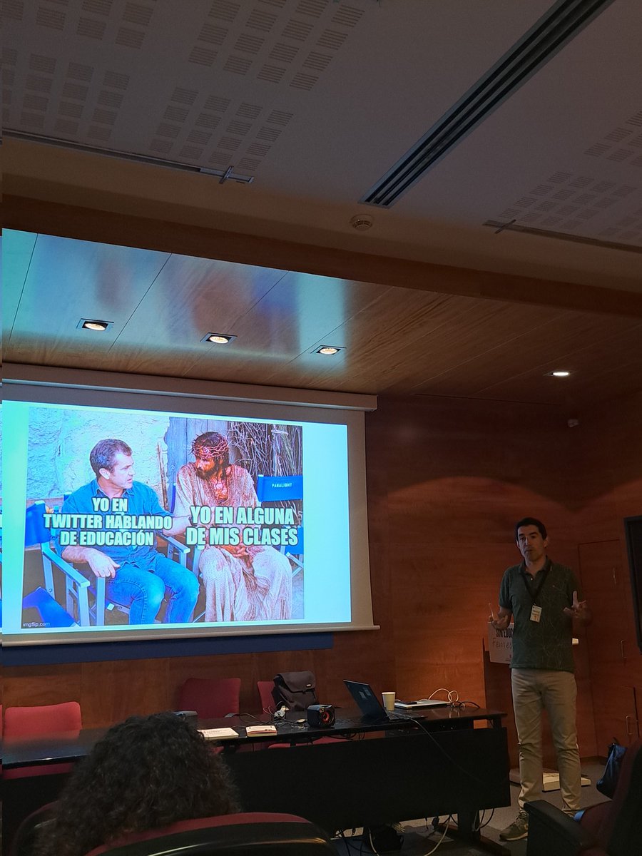 TeacherLauraPL's tweet photo. @profesmadeinuk ens està fent una xerrada interessantíssima! I amb humor 😉
#TTMethodology https://t.co/S5Y5aO7MLz