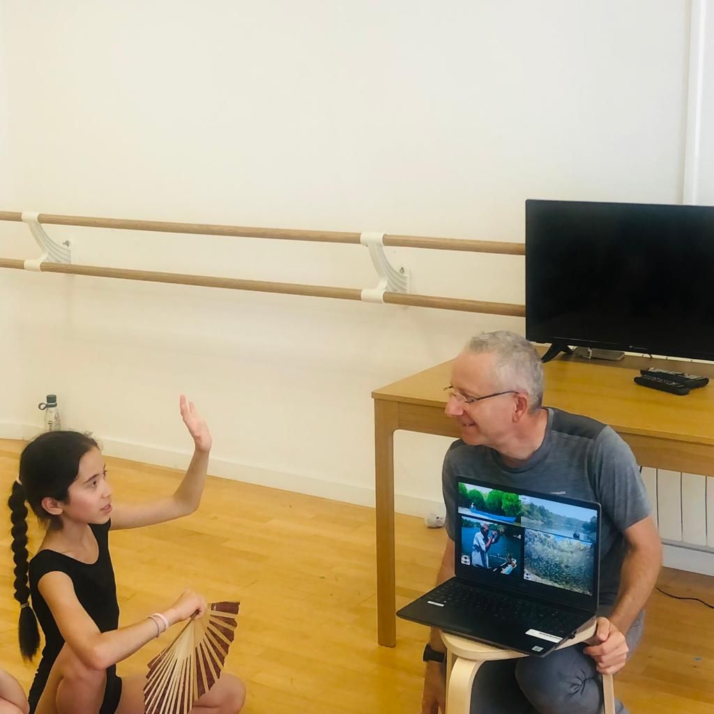 #EMBracingtheOcean #artistinresidence @LartillotE has been working on 'Shades of Mangroves' choreography with Yunne Shin from @ird_fr. Youth dancers were joined by mangrove specialist Christophe Proisy to learn about these ecosystems. Find out more: tinyurl.com/bdhymtyd