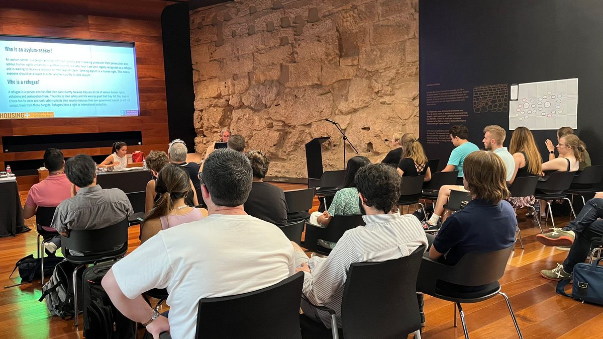 Hoy clausuramos el Summer Course del proyecto <a href="/plus_housing/">Housing plus</a> con la ponencia del Prof. Padraic Kenna @nuigalway sobre #refugiados, con la presencia del rector de la <a href="/universitatURV/">Universitat Rovira i Virgili</a> <a href="/jpallaresm/">Josep Pallarès Marzal</a> y la visita a <a href="/ajtlespluga/">Ajuntament de l'Espluga Francolí</a> <a href="/housingchairurv/">Cátedra UNESCO de Vivienda</a> <a href="/cienciaURV/">ComCiència URV</a>