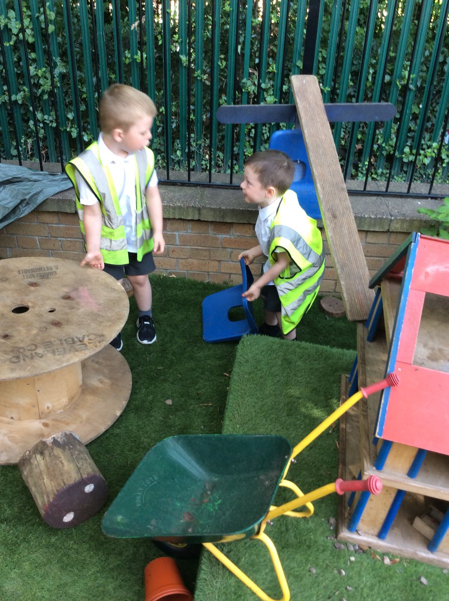 ASA_FS1's tweet photo. Exploring our outdoor area #ASAOutdoorLearning https://t.co/GCjJBRuxWf