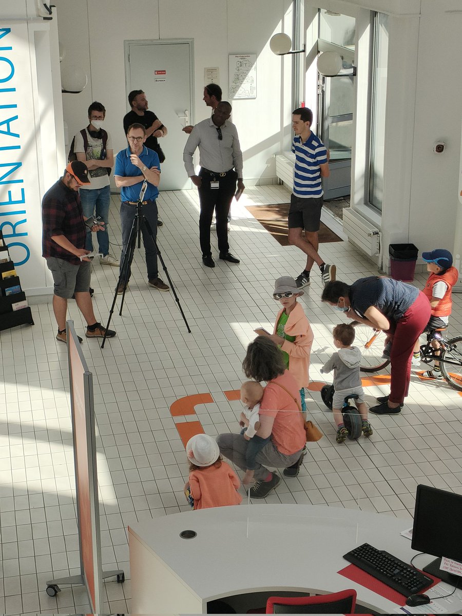 Petits et grands découvrent les différentes applications des #drones