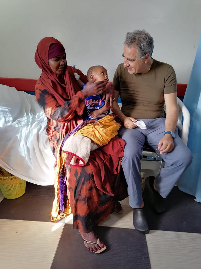 Emergenza Sorrisi mantiene la promessa ed è tornata in #Somalia Mogadisho. 
Ad oggi Sono stati operati 42 bambini, affetti da #labbroleporino e #palatoschisi. Ogni operazione effettuata, oltre a cambiare l’estetica, cambia per sempre la vita dei bambini.