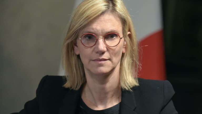 BFMTV's tweet photo. Le gouvernement demande aux entreprises de limiter l'usage de la climatisation et du chauffage https://t.co/ptfq7lo3f0 https://t.co/DFRTlprHSC