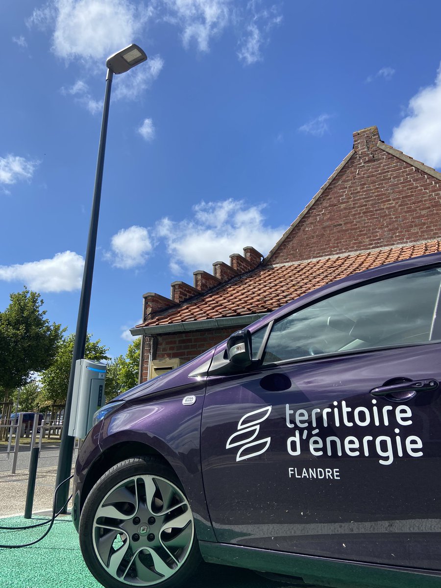 EnergieFlandre's tweet photo. En direct - inauguration avec @Patrick_Valois de la borne #IRVE sur éclairage public à #HOLQUE 🔌🚗🚴💡
Un projet @siecf, réalisé par @SPIEgroup avec le soutien financier du @departement59 et le soutien technique @enedis_npdc https://t.co/VYuYyULbHH