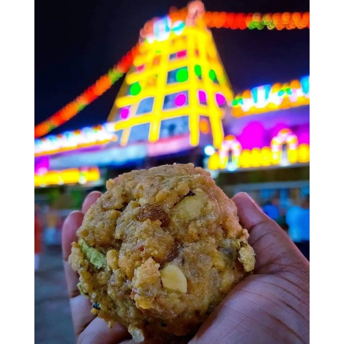 narayananaidu4's tweet photo. 🙏 ఓం_నమో_వేంకటేశాయ 🙏

#My_Favourite_GoD ❣️ #Devotional_with_strength 👏
#blessed 🙏 #tirupathibalaji ♥️ #OmNamoVenkatesaya 🛐 #sevenhills 7️⃣💟 #tirumalatirupatidevasthanam 🤍

#familytime ♥️ #devitionaltime🔔 #rainydays☔️ #tirupathi🙏 #nightphotography 📸 #rainytimeee🌧️☔ https://t.co/boybiqnfEW
