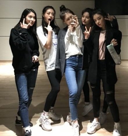 beauitzyful's tweet photo. and then years later, they are still together — itzy. https://t.co/gf8I93anJU