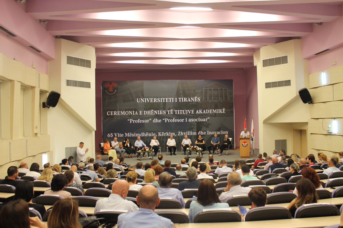 Ceremonia e dhënies të titujve akademikë “Profesor” dhe “Profesor i asociuar”.
Komunitetit të profesoratit në të gjithë sistemin universitar shqiptar nga sot i janë shtuar 97 profesorë,17 prej tyre morën titullin akademik si “Profesor” dhe 80 titullin “Profesor i Asociuar”. 
#UT