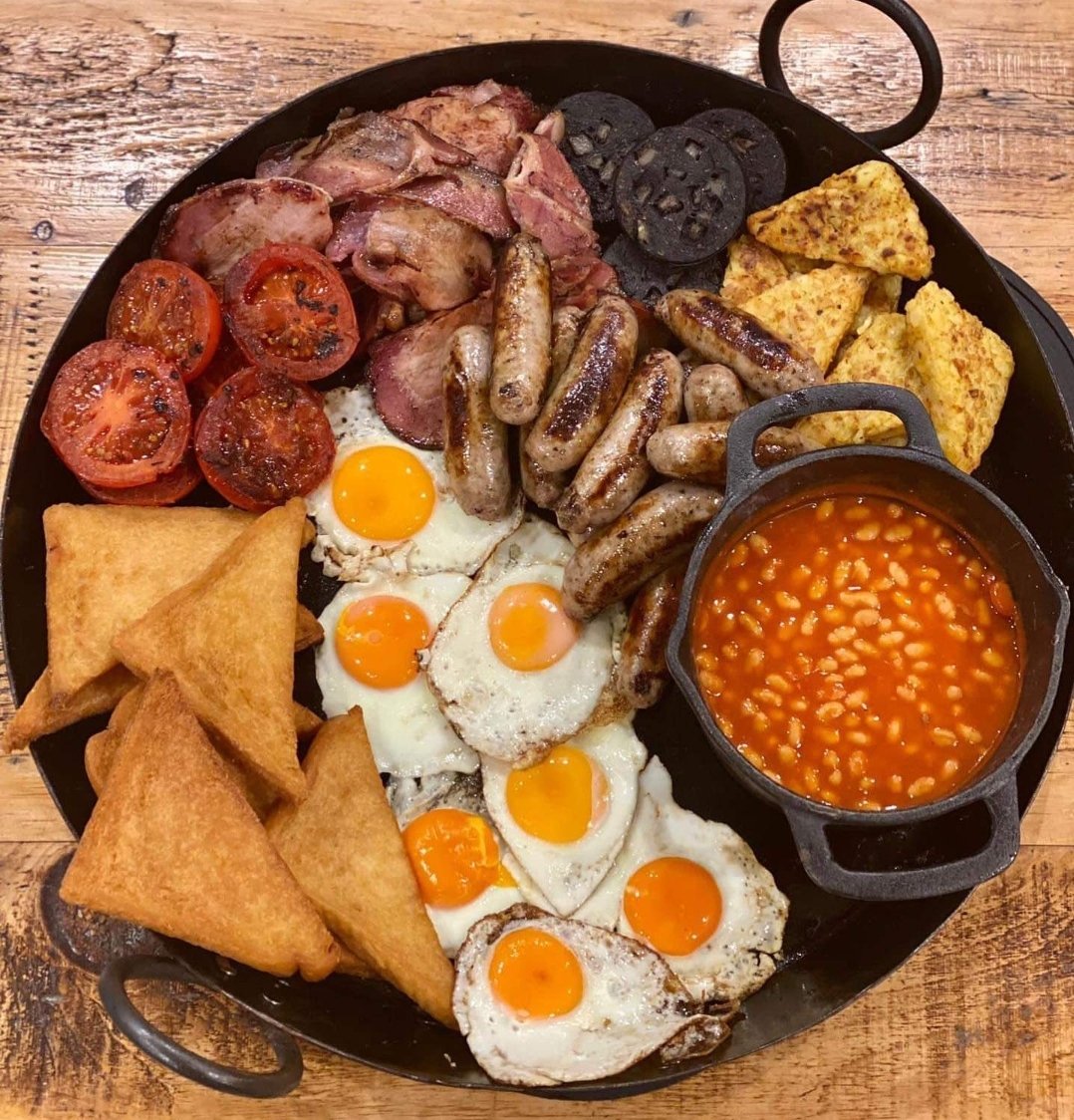 BarFoodPundit's tweet photo. The most important meal of the day ๐ ๐ณ๐ฅ๐
All that's missing is a big pot of Tea ๐ซ
@BarFoodPundit
#fullIrishbreakfast #fullEnglishbreakfast #fry #fryup #friedeggs #friedbread #friedtomatoes #breakfastbeans #breakfastofchampions #heartybreakfast #Singleskillet #breakfastporn https://t.co/ihBYgbeBB2