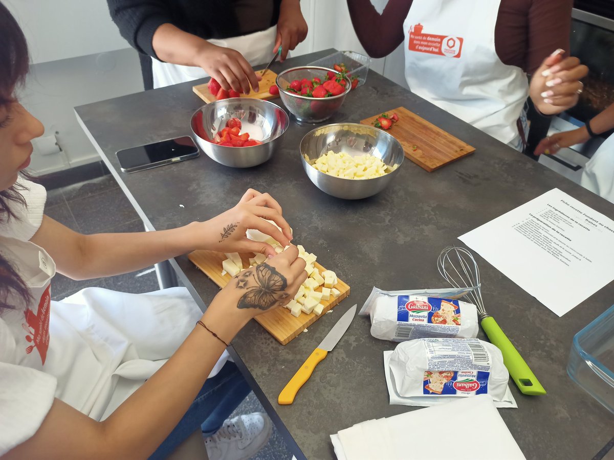 Réduire son empreinte carbone en apprenant à cuisiner végétarien, Janelle 19 ans, en service civique chez <a href="/hmutuelle/">Harmonie Mutuelle</a> et 5 élèves de l'école de la deuxième chance, chez  Revivi'Sens #prevention #Sante #environnement #empreintecarbone