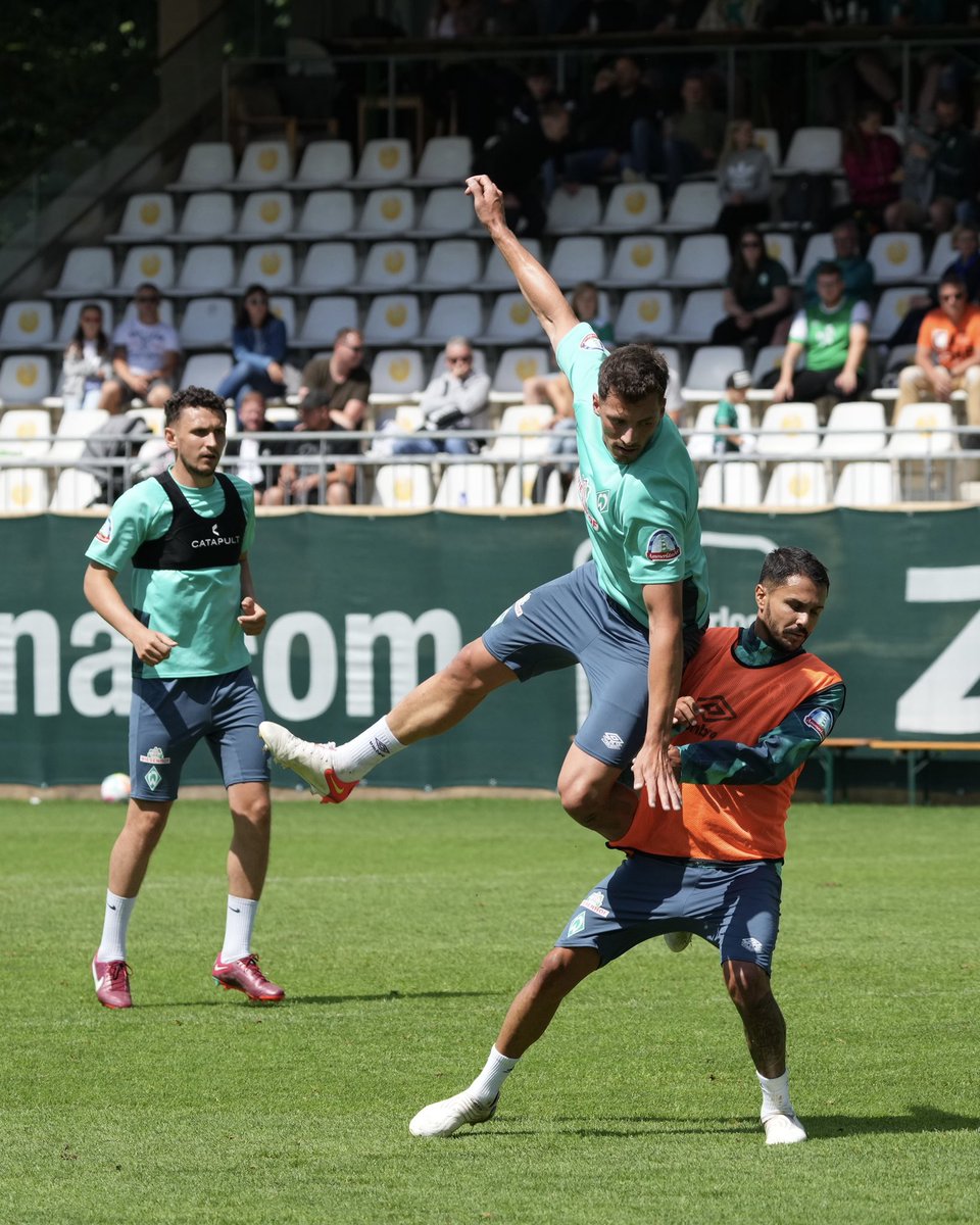werderbremen's tweet photo. Flying @NicolaiRapp! 🚀

#Werder | #feelslikeHOME https://t.co/fjbVGLBpY5