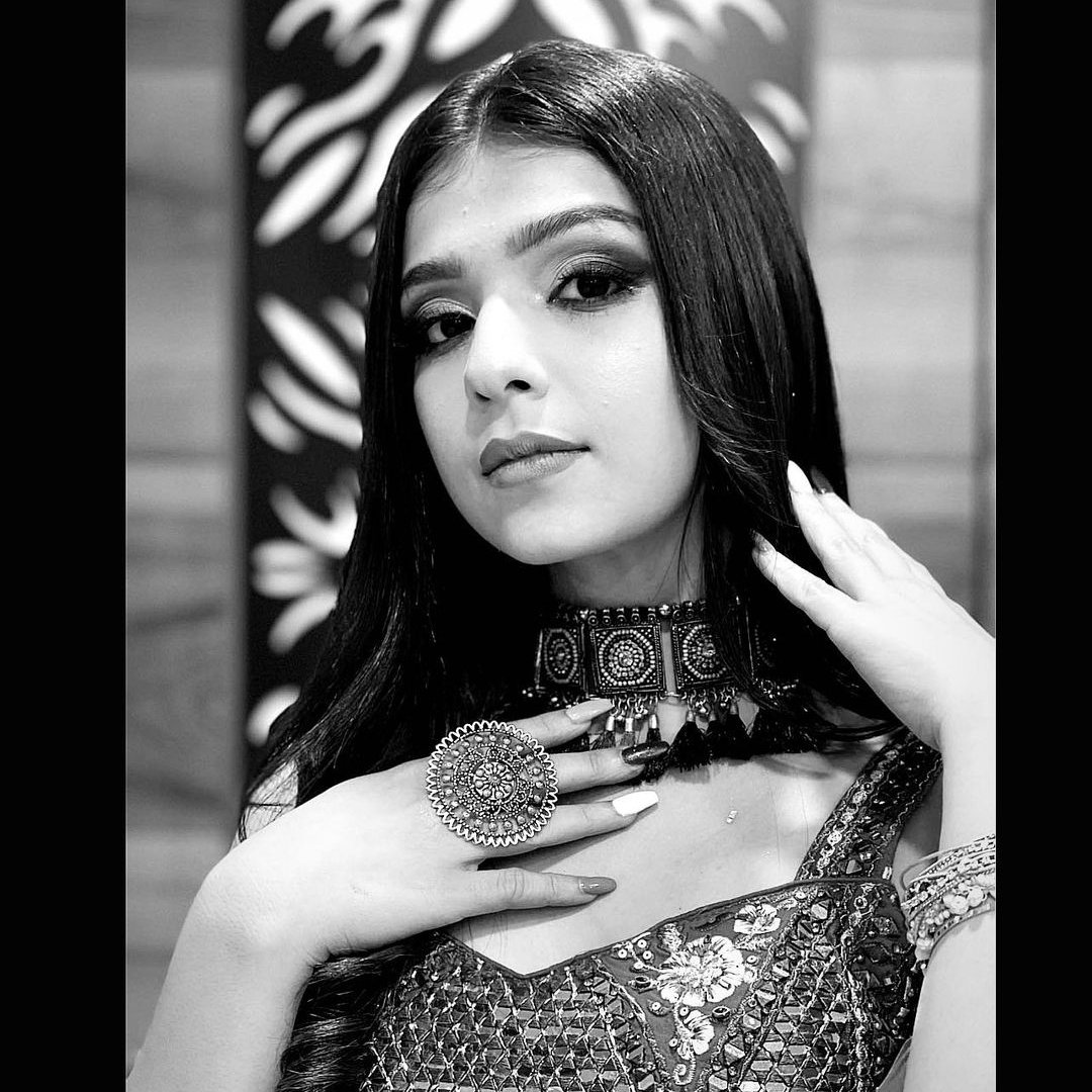 SoulCraG's tweet photo. ethereal 🖤 | #gracygoswami https://t.co/FzRZ3gOvd9