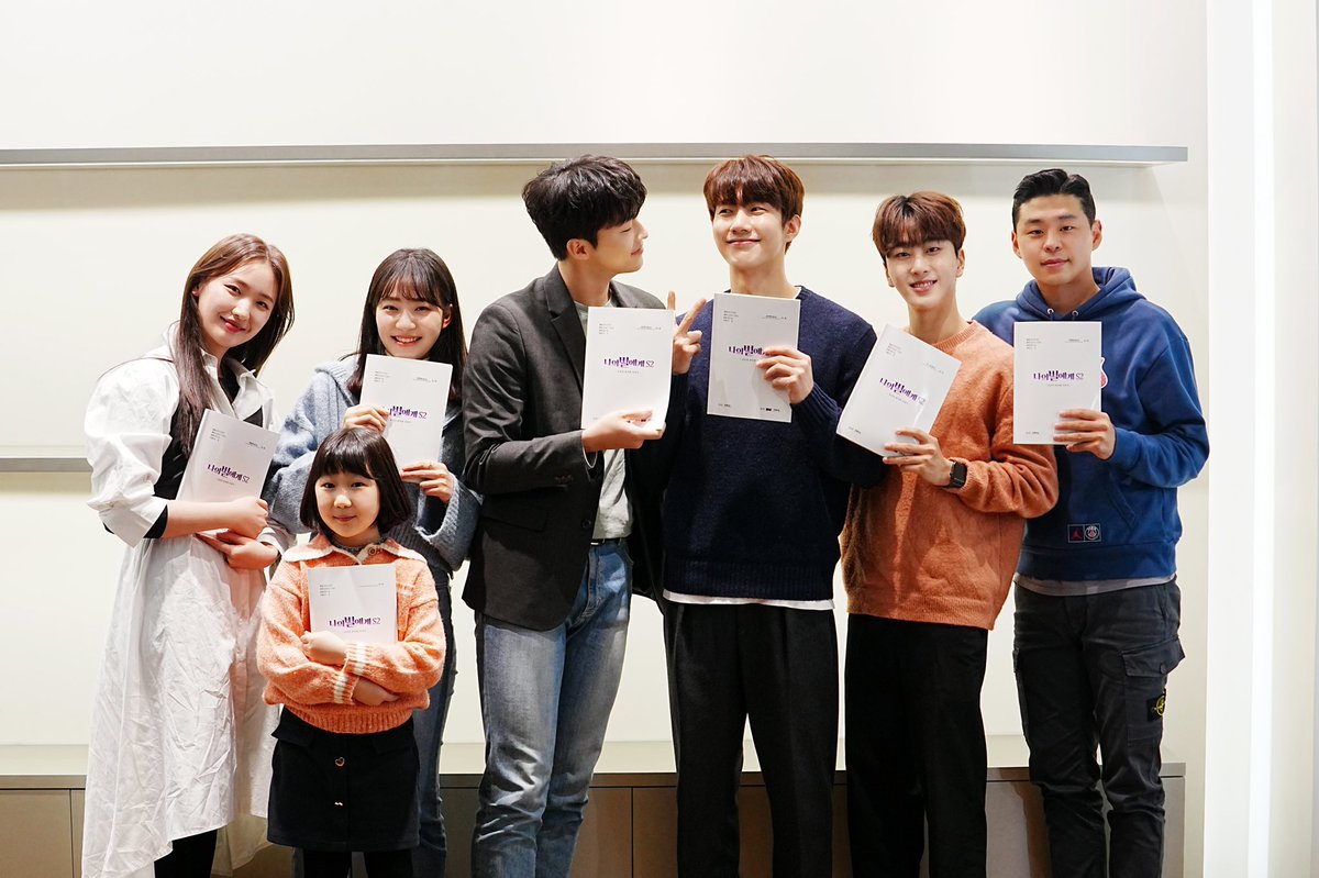 ENGDcompany's tweet photo. ✨

#나의별에게2 배우들의 대본리딩 후 인증사진 가져왔어요😃

매력적인 배우분들의 첫 만남에 설렘이 가득해 보이네요.🌟

#나의별에게 #나의별에게2 #손우현 #김강민 #Tomystar #Tomystar2 #티빙 #Tving https://t.co/RsWUHdJZtN