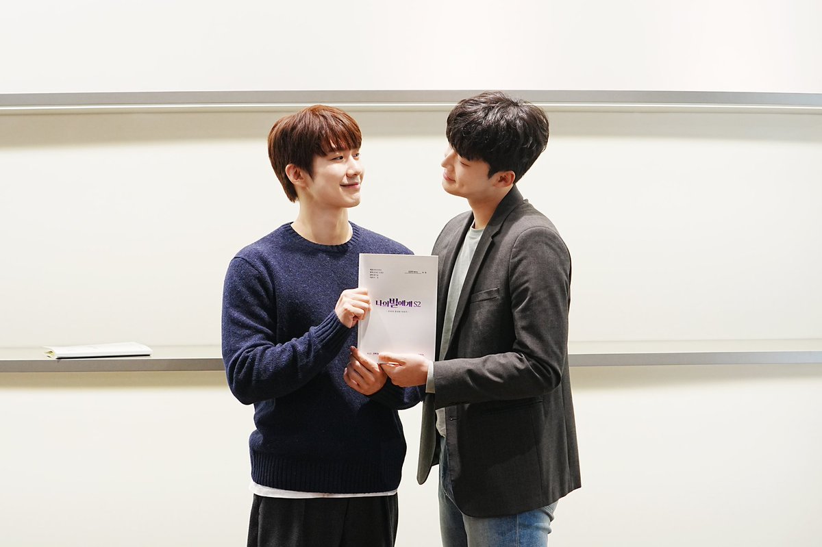 ENGDcompany's tweet photo. ✨

#나의별에게2 배우들의 대본리딩 후 인증사진 가져왔어요😃

매력적인 배우분들의 첫 만남에 설렘이 가득해 보이네요.🌟

#나의별에게 #나의별에게2 #손우현 #김강민 #Tomystar #Tomystar2 #티빙 #Tving https://t.co/RsWUHdJZtN