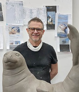 Matt, the sculptor from @Mangostone01 who made our wonderful Sammy the Seals. not only grew up in Chepstow but two of his creations went back to his old school of @WyedeanSchool to be painted! You'll be able to see all our Sammys in one place at the riverbank on Saturday 16th!