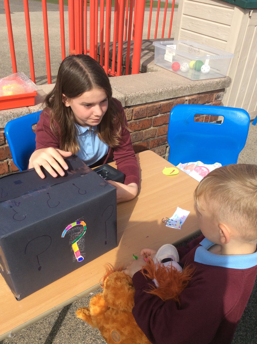 EllisonPrimary's tweet photo. Reception have had a great morning at the Year 6 enterprise. Thank you Year 6 for a fantastic morning! #EllisonEYFS https://t.co/78IULnShnX