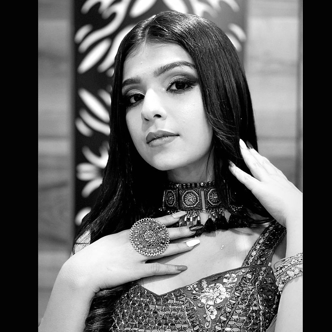 SoulCraG's tweet photo. ethereal 🖤 | #gracygoswami https://t.co/FzRZ3gOvd9