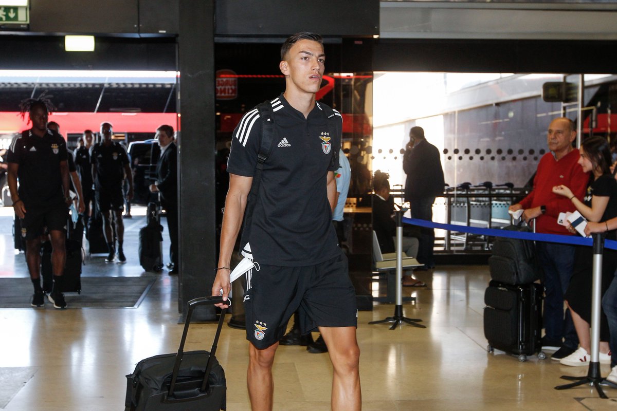 ✈️ A partida para Inglaterra!

#EPluribusUnum | #PréÉpoca