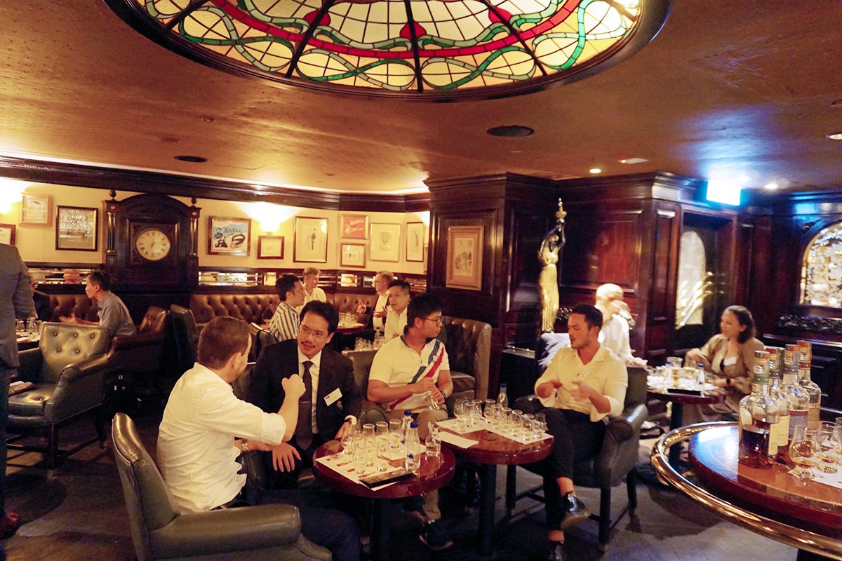 GICGCCHongKong's tweet photo. This week, we organised our 4th #GCCHK #WhiskyTasting Experience at @ICGSHK. Tom Wood from Northeast Wines &amp; Spirits Ltd shared tips &amp; guided participants through a range of fine range of American whiskies. Thanks to our hosts and guests for an enjoyable and cozy evening! 🥃 https://t.co/awFjPYh1PG