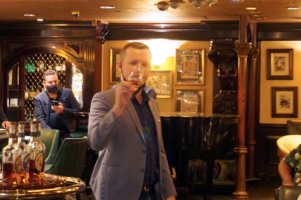 GICGCCHongKong's tweet photo. This week, we organised our 4th #GCCHK #WhiskyTasting Experience at @ICGSHK. Tom Wood from Northeast Wines &amp; Spirits Ltd shared tips &amp; guided participants through a range of fine range of American whiskies. Thanks to our hosts and guests for an enjoyable and cozy evening! 🥃 https://t.co/awFjPYh1PG