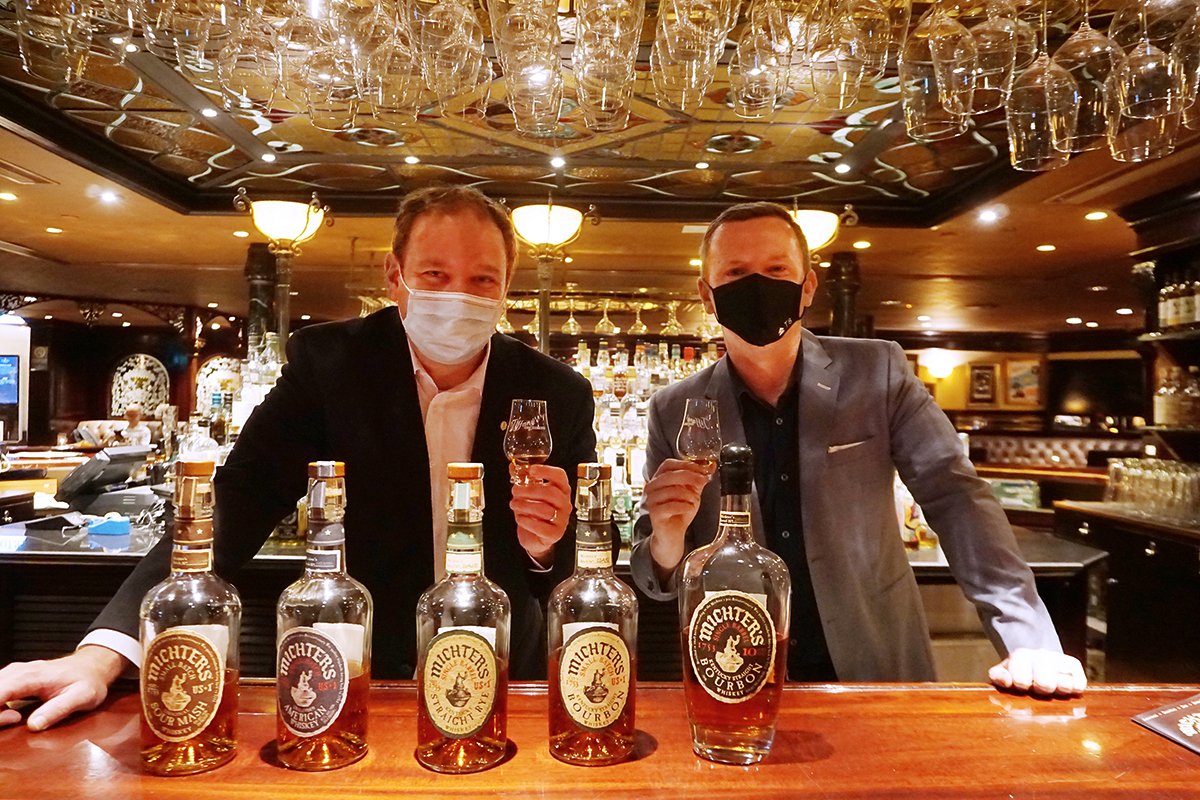 GICGCCHongKong's tweet photo. This week, we organised our 4th #GCCHK #WhiskyTasting Experience at @ICGSHK. Tom Wood from Northeast Wines &amp; Spirits Ltd shared tips &amp; guided participants through a range of fine range of American whiskies. Thanks to our hosts and guests for an enjoyable and cozy evening! 🥃 https://t.co/awFjPYh1PG