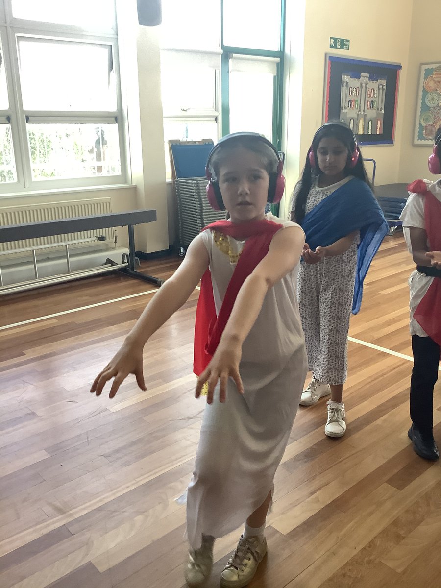 ReinwoodJuniors's tweet photo. 4L have been on a Greek adventure with @nowpressplay! #RJS4L #RJSHistory https://t.co/UmfnemK80L