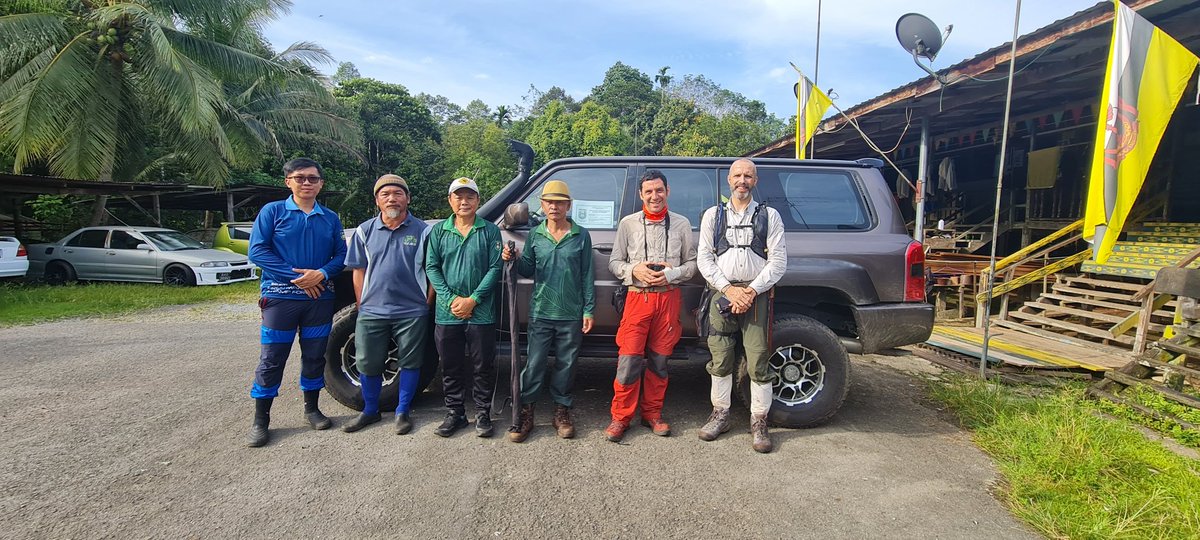 ACTGenomics's tweet photo. Many thanks to the GGI_grant fieldteam for an amazing collecting trip in #Teraja, #Brunei, and to the Mendaram longhouse for their welcoming hospitality &amp; botanical knowledge  🌴🌼🌾🌿🌸🍀☘️🌳🍂🍁🍃 @danielecicuzza #BruneiForestryDept #BRC_staff @UBD_IBER https://t.co/GTHWSCuybA