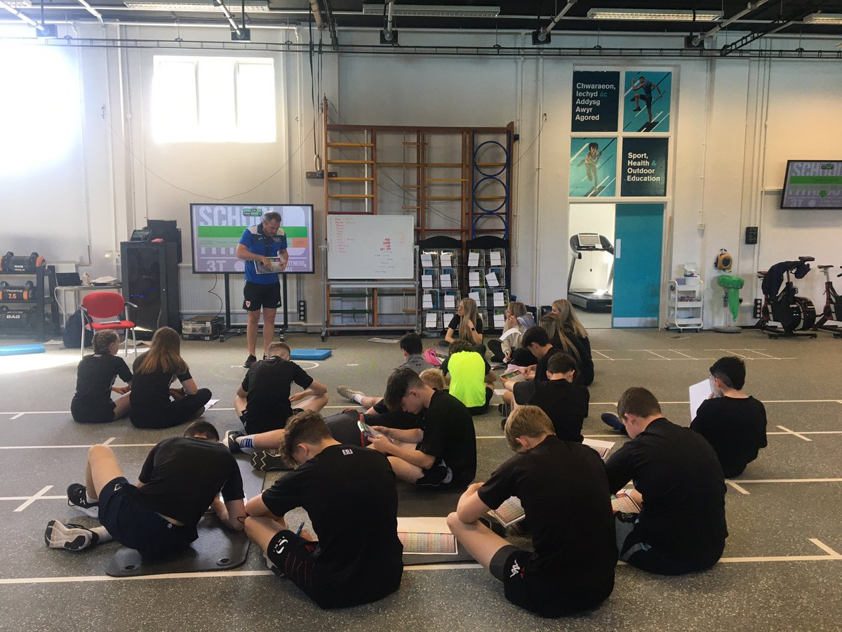 Disgyblion Add Gorff blwyddyn 9 yn cael cyfle i ddysgu ymarferion newydd ym mhrifysgol y Drindod Dewi sant <a href="/TSDSHOE/">UWTSD Sport, Health & Outdoor Education</a>