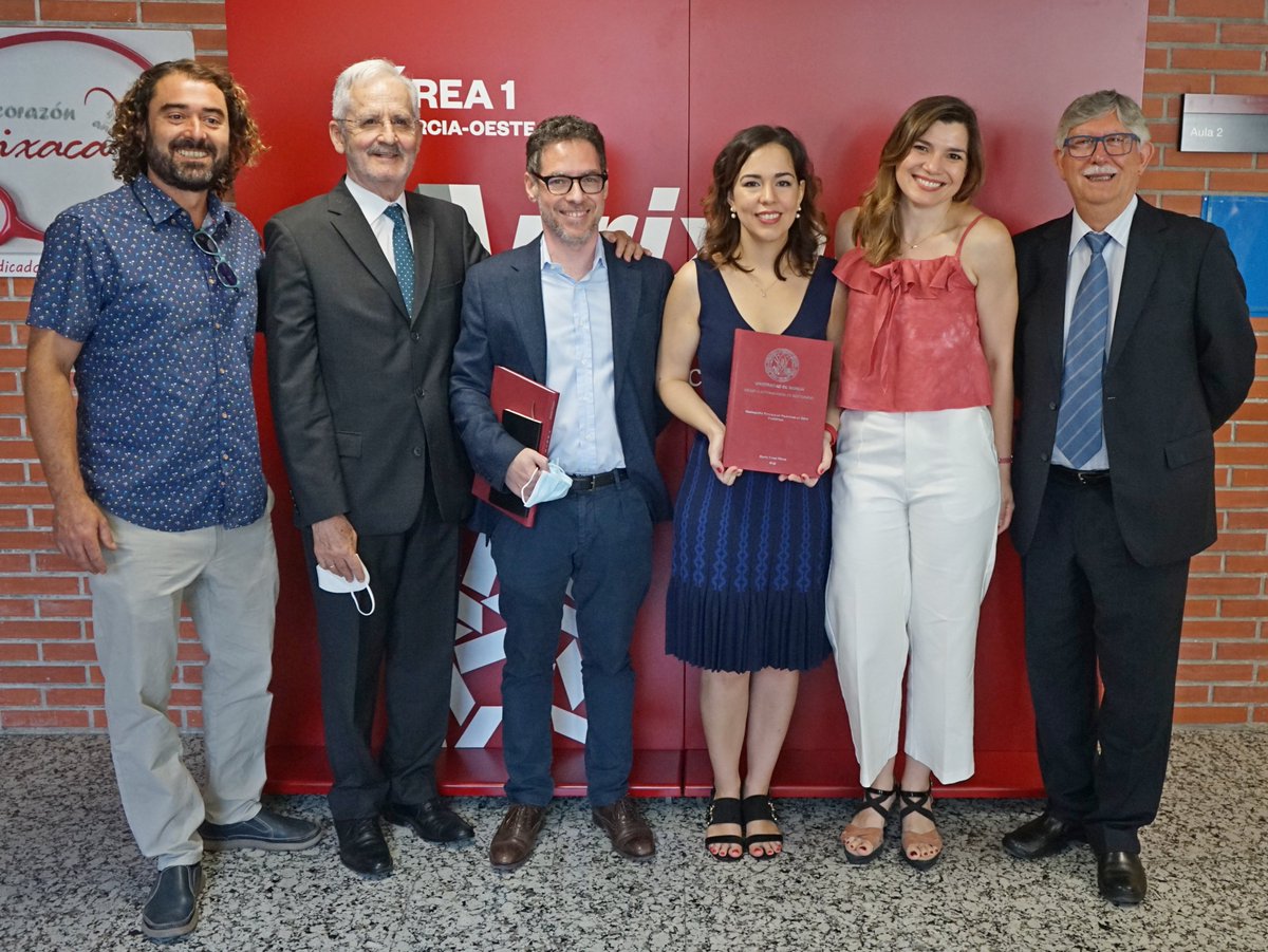 AreaUnoArrixaca's tweet photo. 🎓👧🏽Marta Tovar Pérez, médica de Radiodiagnóstico, defiende su tesis “Elastografía tiroidea en pacientes en edad pediátrica” con resultado de sobresaliente cum laude👏🏽👏🏽👏🏽 ¡¡¡Enhorabuena!!! #Area1Arrixaca https://t.co/58TNqtCjbo