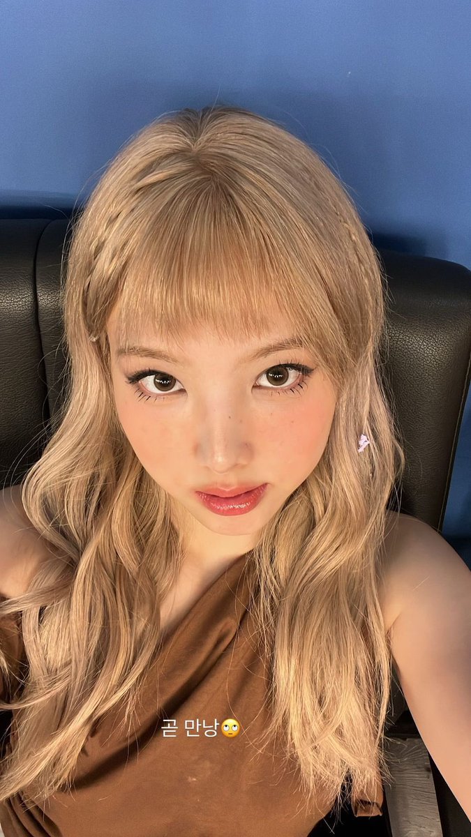 archivenayeon's tweet photo. MISS NAYEON?????? https://t.co/5cCgXFBTnM