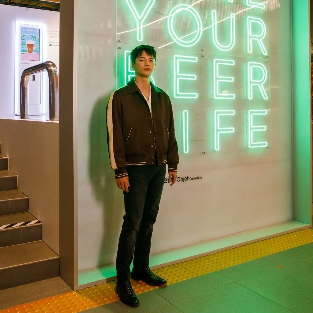 sigangelsph1987's tweet photo. #SeoInGuk for Beer Maker LG Home Brew!
Ito na ba ang susunod na pag iipunan ng Pinoy Heartrider? 😆
Reposted from @voguekorea #광고
맥주제조기 ‘LG 홈브 (@lg_homebrew)
#LG전자 #LG홈브루 #홈브루 #맥주제조기 #홈브루팝업 #홈브루오브제 #lghomebrew
(c)https://t.co/REEV247vQn https://t.co/NXG7AMRuRy