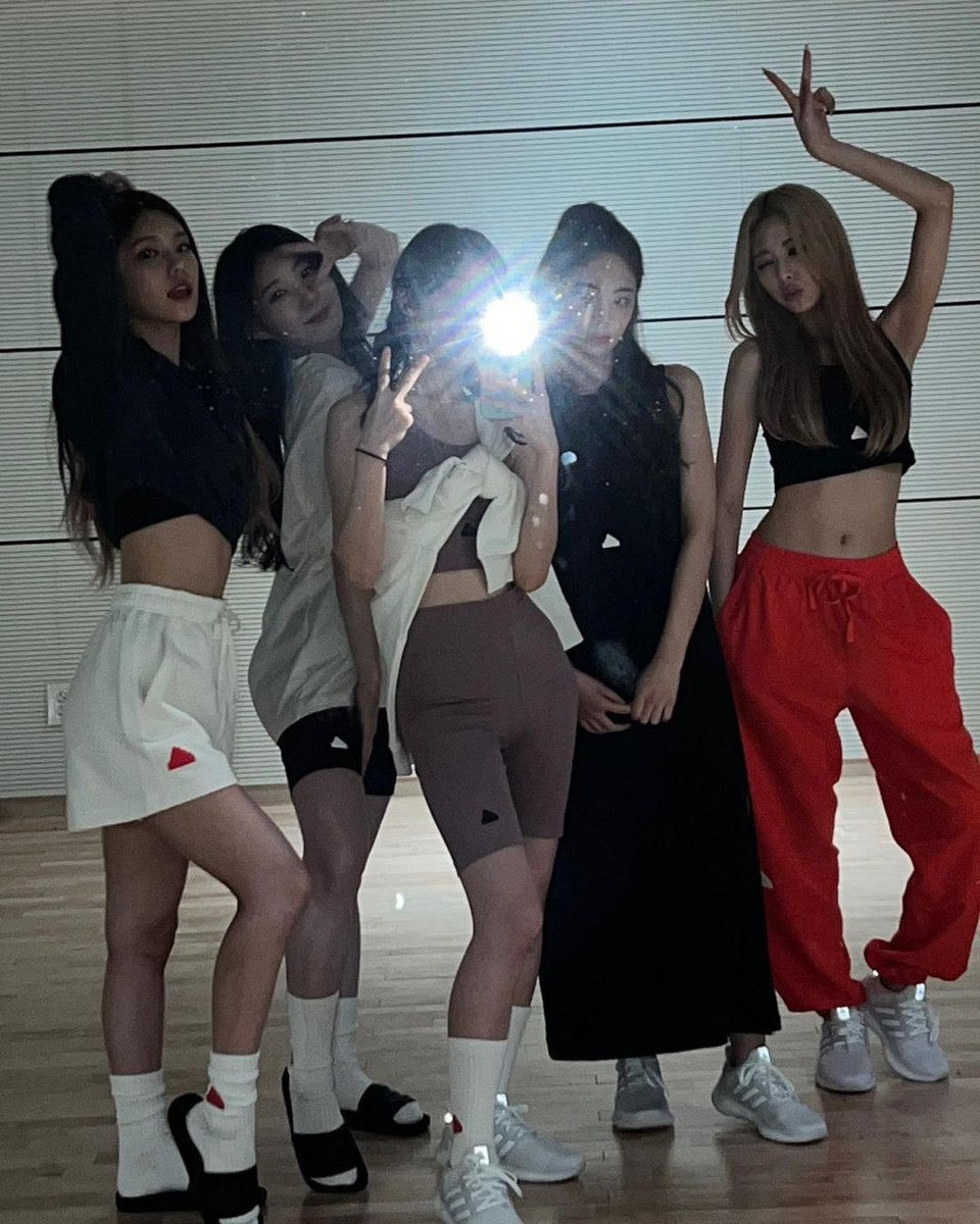 RYUNJlN's tweet photo. https://t.co/If7ucSiqJh