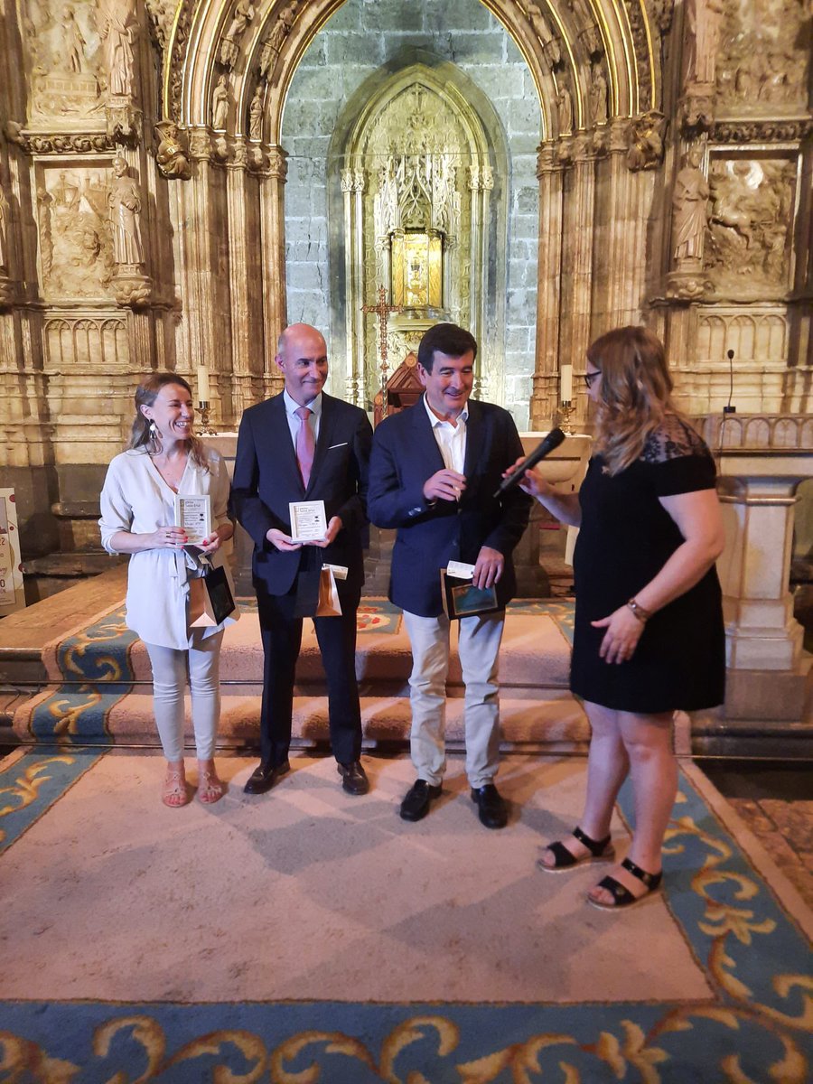 CsValencia_C's tweet photo. 🍊Nuestro portavoz ha asistido al 20 Aniversario de la Asociación ‘Camino del Santo Grial’ junto a @ChusGimeno, concejal de @CsMassamagrell y secretario de esta asociación.

👏🏼@Fginer ha sido uno de los homenajeados por la asociación por su implicación en la difusión del camino. https://t.co/LcCFaZGBh6