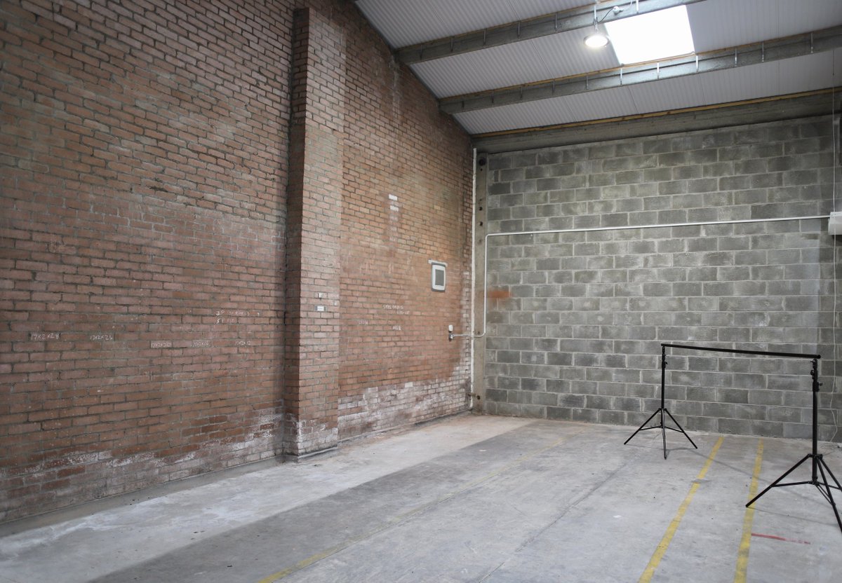 KalopsiaC's tweet image. #PHOTOGRAPHY SPACE HIRE IN #DUNFERMLINE !!
Unique rustic industrial space is an excellent asset for #film or photo projects.
The space is ideal as a blank canvas style as well as utilising the brick as a feature in this big 16m by 5.5m space.
Book today at kalopsiacollective.com/photography-st…