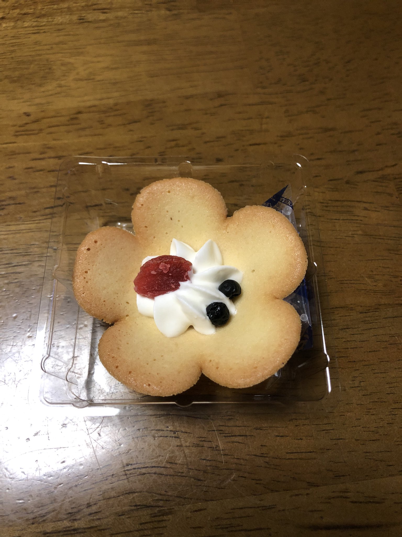 蕾 咲 ニュースツラいので 最近食べた美味しいものを 花ラングドシャ T Co 3nv9zgc4yi Twitter