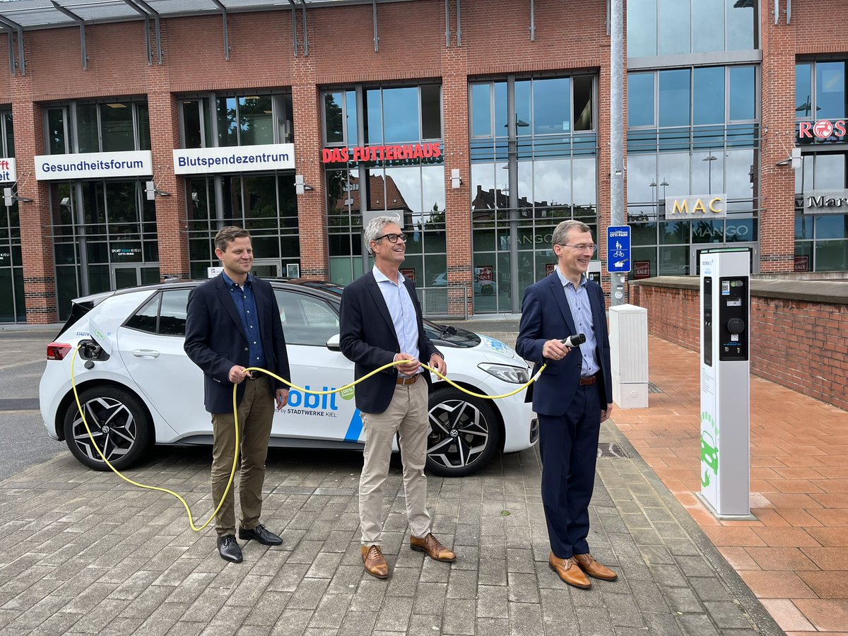 Der KN-Reporter (@kn_reporter) on Twitter photo Mehr Strom am #Citti-Park in #Kiel: Am Einkaufszentrum startet heute ein neuer Ladepark der <a href="/StadtwerkeKiel/">StadtwerkeKiel</a> für E-Autos. Später mehr <a href="/kn_online/">Kieler Nachrichten</a>. 📸<a href="/NiklasWieczorek/">Niklas Wieczorek</a> Mehr Strom am #Citti-Park in #Kiel: Am Einkaufszentrum startet heute ein neuer Ladepark der <a href="/StadtwerkeKiel/">StadtwerkeKiel</a> für E-Autos. Später mehr <a href="/kn_online/">Kieler Nachrichten</a>. 📸<a href="/NiklasWieczorek/">Niklas Wieczorek</a>
