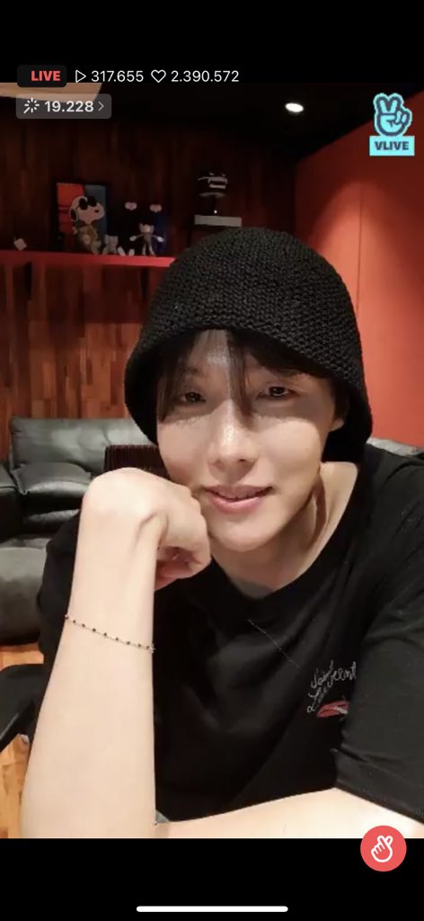 7btsupdates's tweet photo. HOBI LIVE

Trans indo a thread

@BTS_twt 
-🐼 https://t.co/dMQoFBO78L