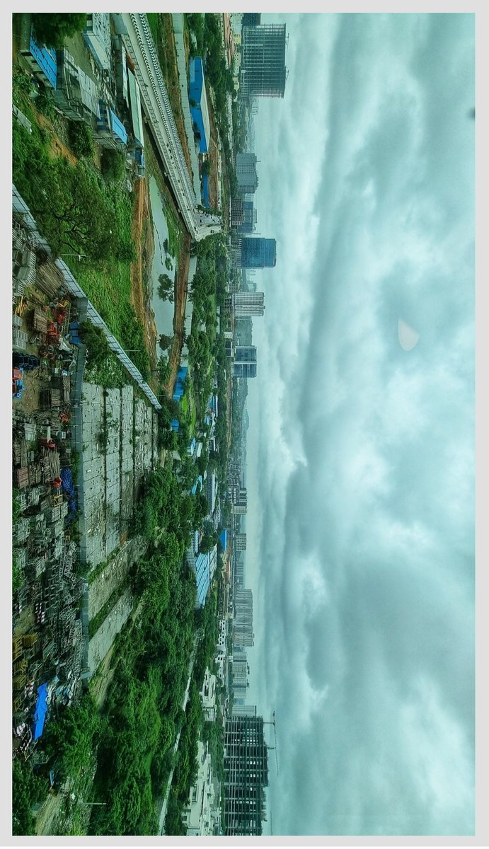 Mave_05's tweet image. Let’s agree that the office should be closed when it rains! 😁

#Hyderabad #MonsoonSeason #GoogleSpace