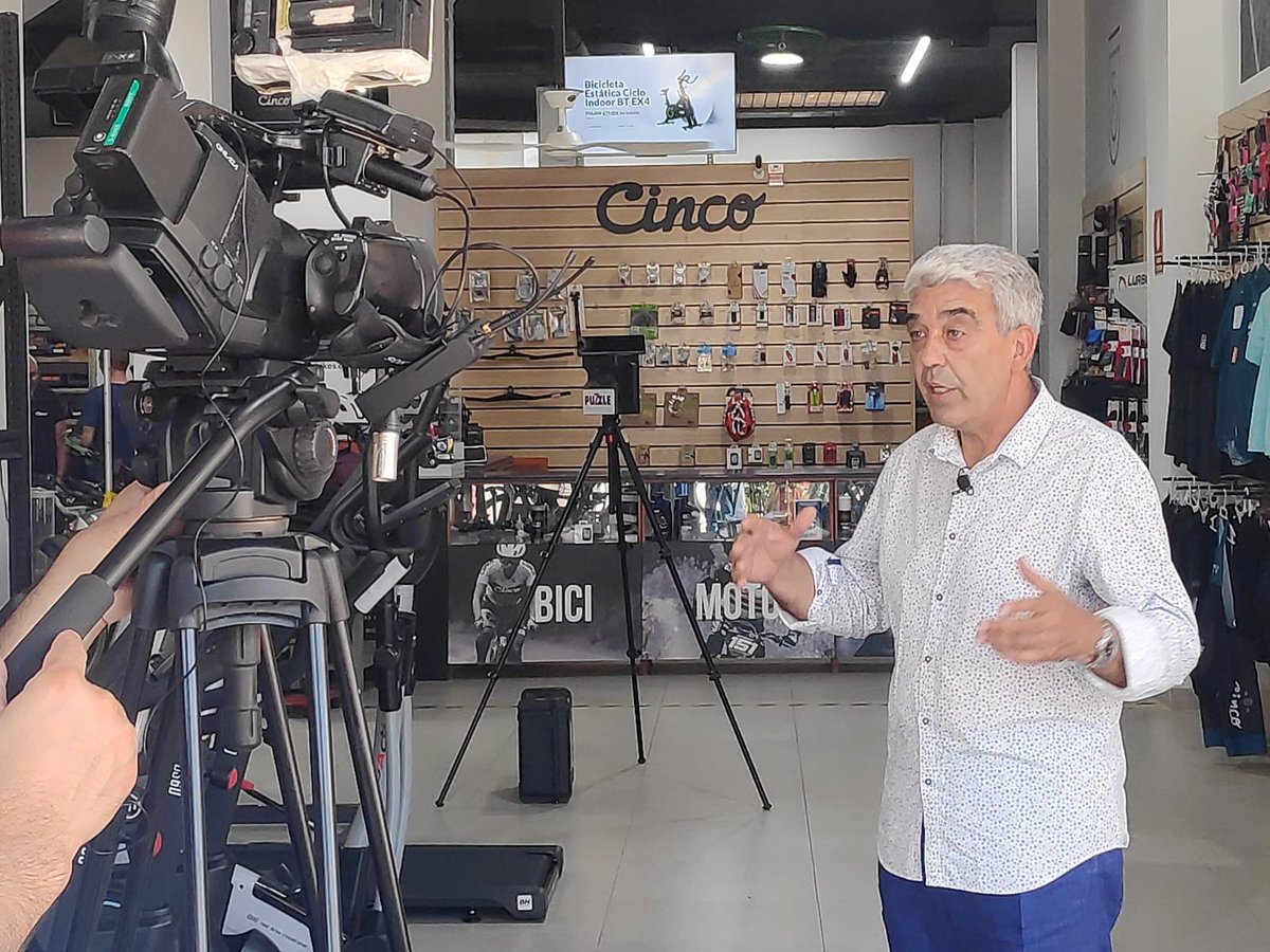 Gracias ☺️ <a href="/LorenaVeraG/">Lorena Vera</a> , <a href="/la7tele/">La 7</a>, Cinco Bikes Concept y @AnaSotoComunica por permitirnos mostrar al mundo👨‍👩‍👧 qué son y para qué sirven los tours virtuales  3D🤖que hacemos .
Estamos ansiosos 😍 por ver el excelente resultado en vuestro 📺programa 'Murcia Emplea'. #puzzlecd