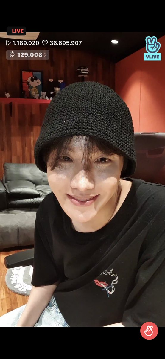 bangtanzami's tweet photo. happy hobi happy me 🥹 https://t.co/1M8OLrSgpE