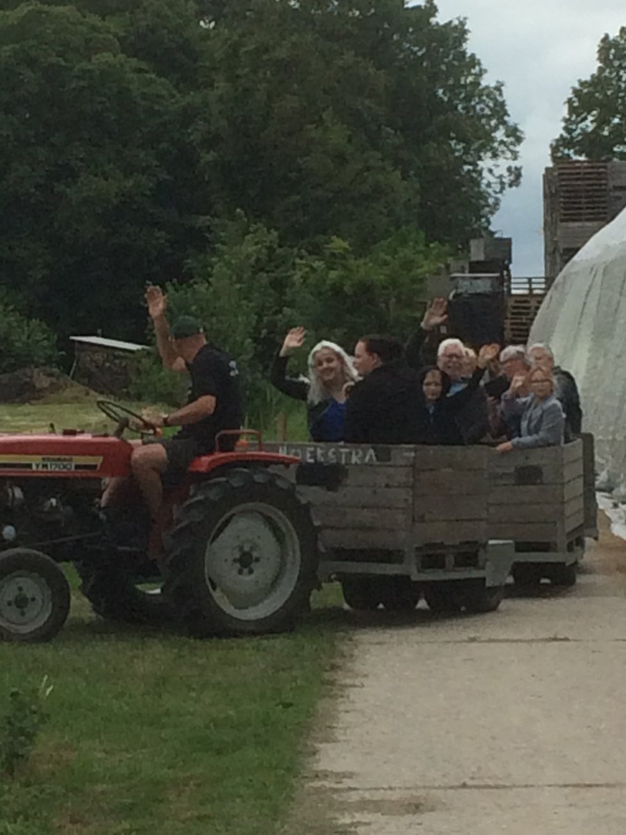 Helaas gaat ons Kersenfestival ( 9 juli 2022)  NIET door.Maar de #boerderijwinkel is gewoon geopend en ligt vol met heerlijke #kersen.