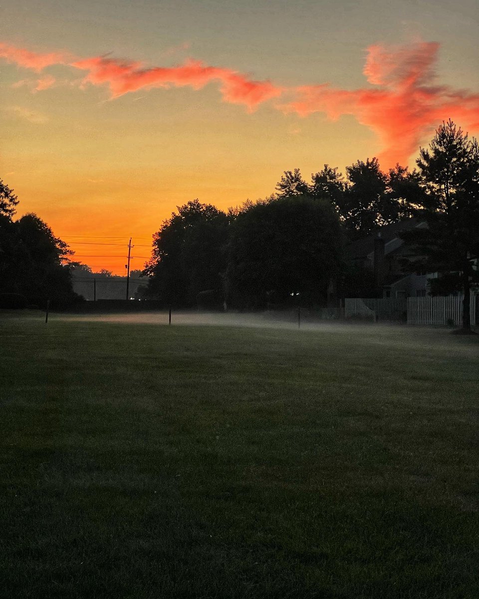 loclloyd's tweet photo. Sunrise walk… beautiful start to the day… #sunrise #amworkouts #beautifulday #FridayVibes https://t.co/Jet89uXsZL