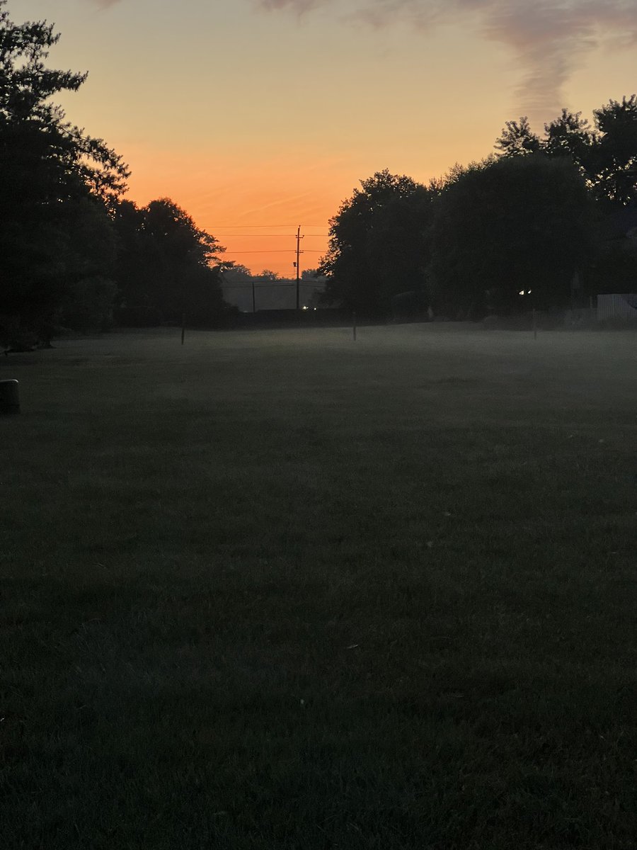 loclloyd's tweet photo. Sunrise walk… beautiful start to the day… #sunrise #amworkouts #beautifulday #FridayVibes https://t.co/Jet89uXsZL