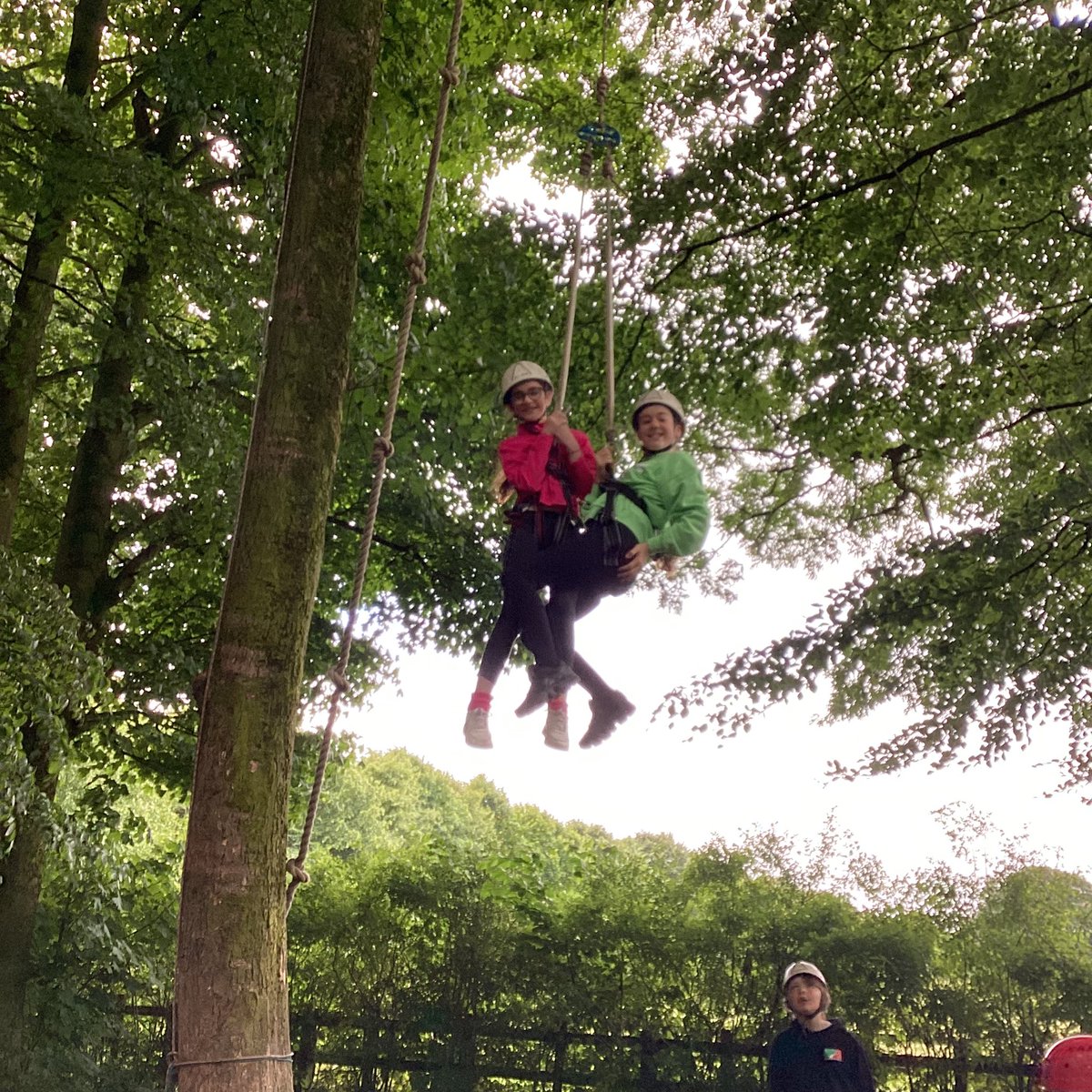 StTeresasUp's tweet photo. Year 6 crate stacking challenge #group2 #AndertonCentre #cratestacking https://t.co/amKwnuNkfJ