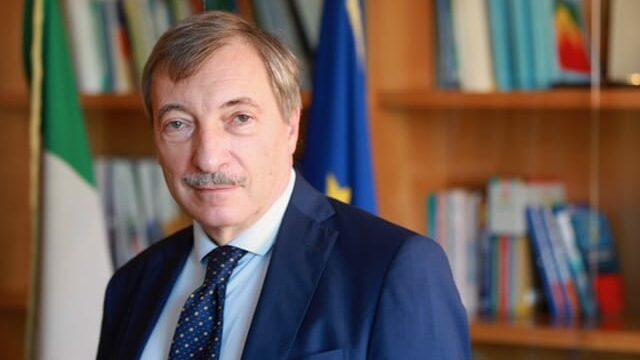 ENEAOfficial's tweet photo. Gilberto #Dialuce, presidente #ENEA , nell'intervista a @AgencyGea traccia il cammino del futuro su #idrogeno verde, #nucleare di quarta generazione, #rinnovabili e sistemi di #accumulo. 

➡️https://t.co/4hIhX1FtmF https://t.co/hS6N6gkbpk